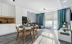 Apartament nad morzem,Przystań Letnica